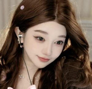 刘飞儿直播健身，腿太细被网友调侃上半身太假